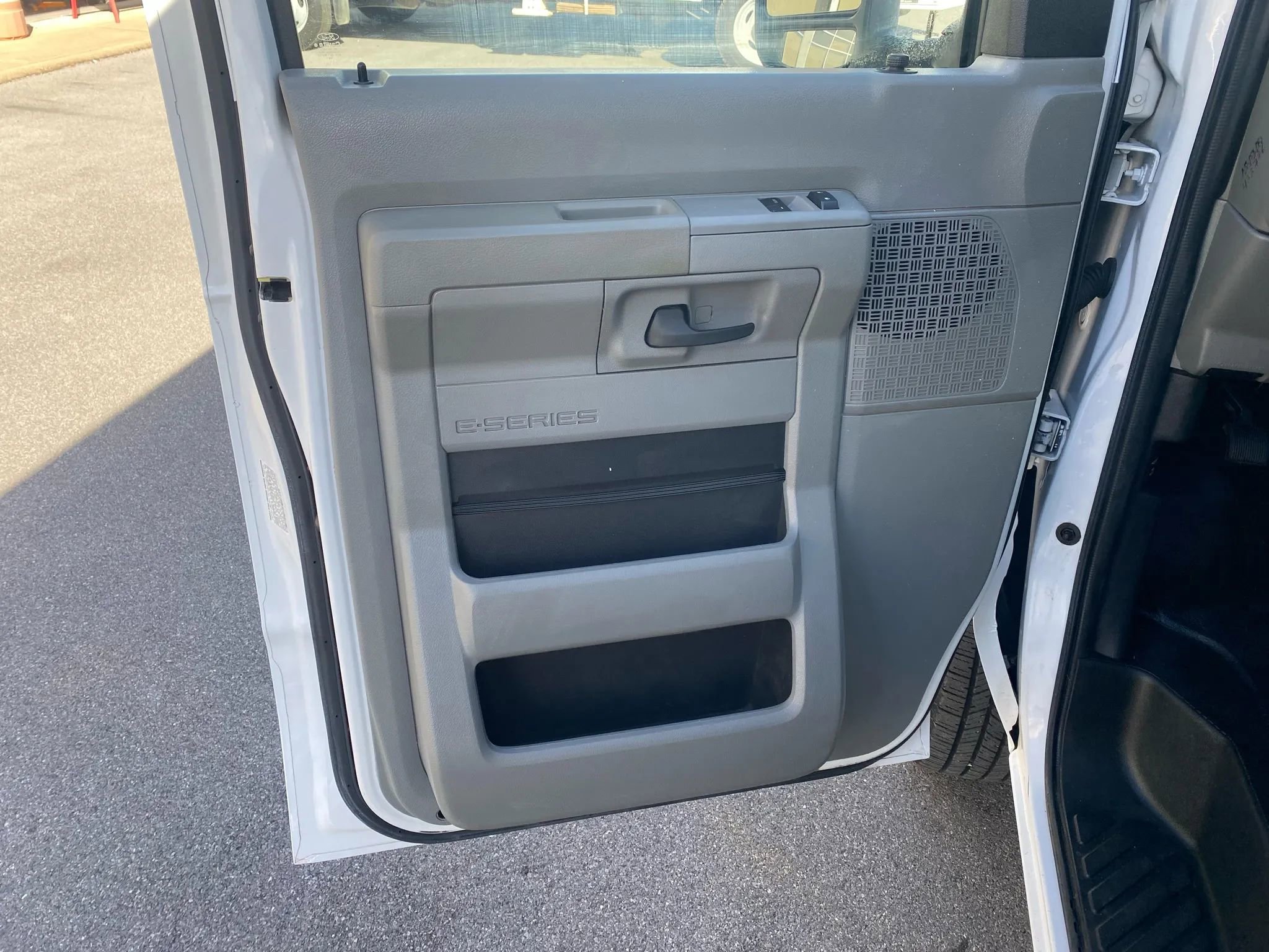 Used 2015 Ford E-350 and Econoline 350 Super Duty w/ Power Windows & Locks Group RWD image 8