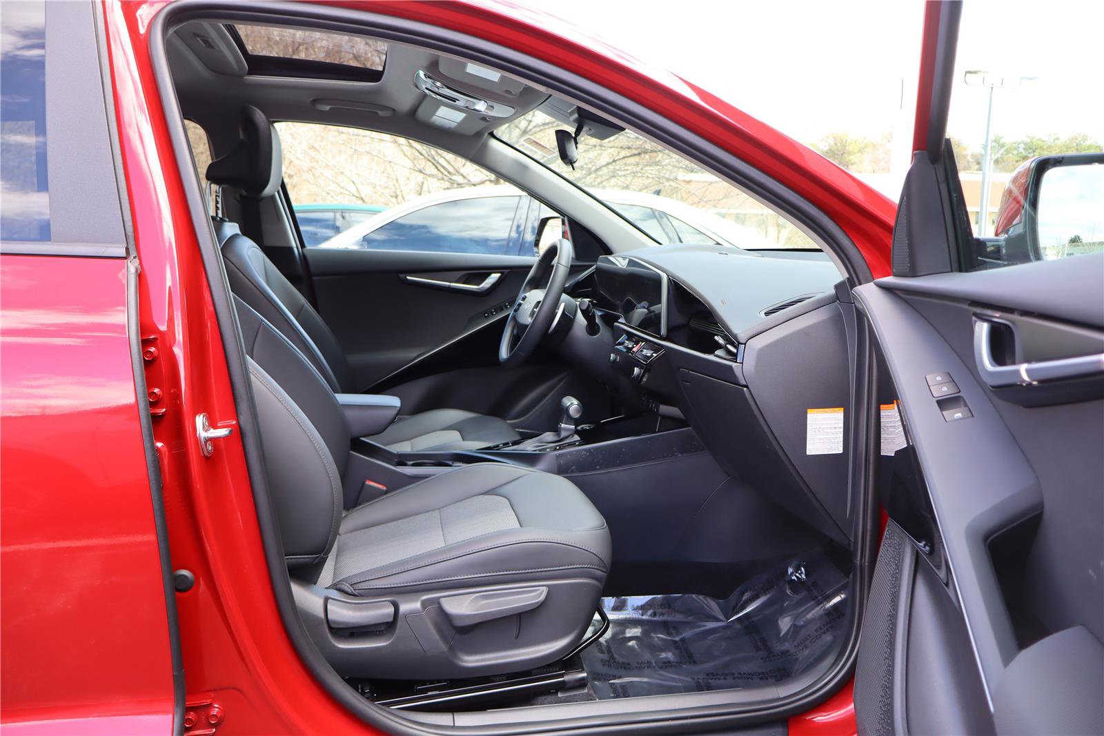 Certified 2025 Kia Niro EX Touring image 27