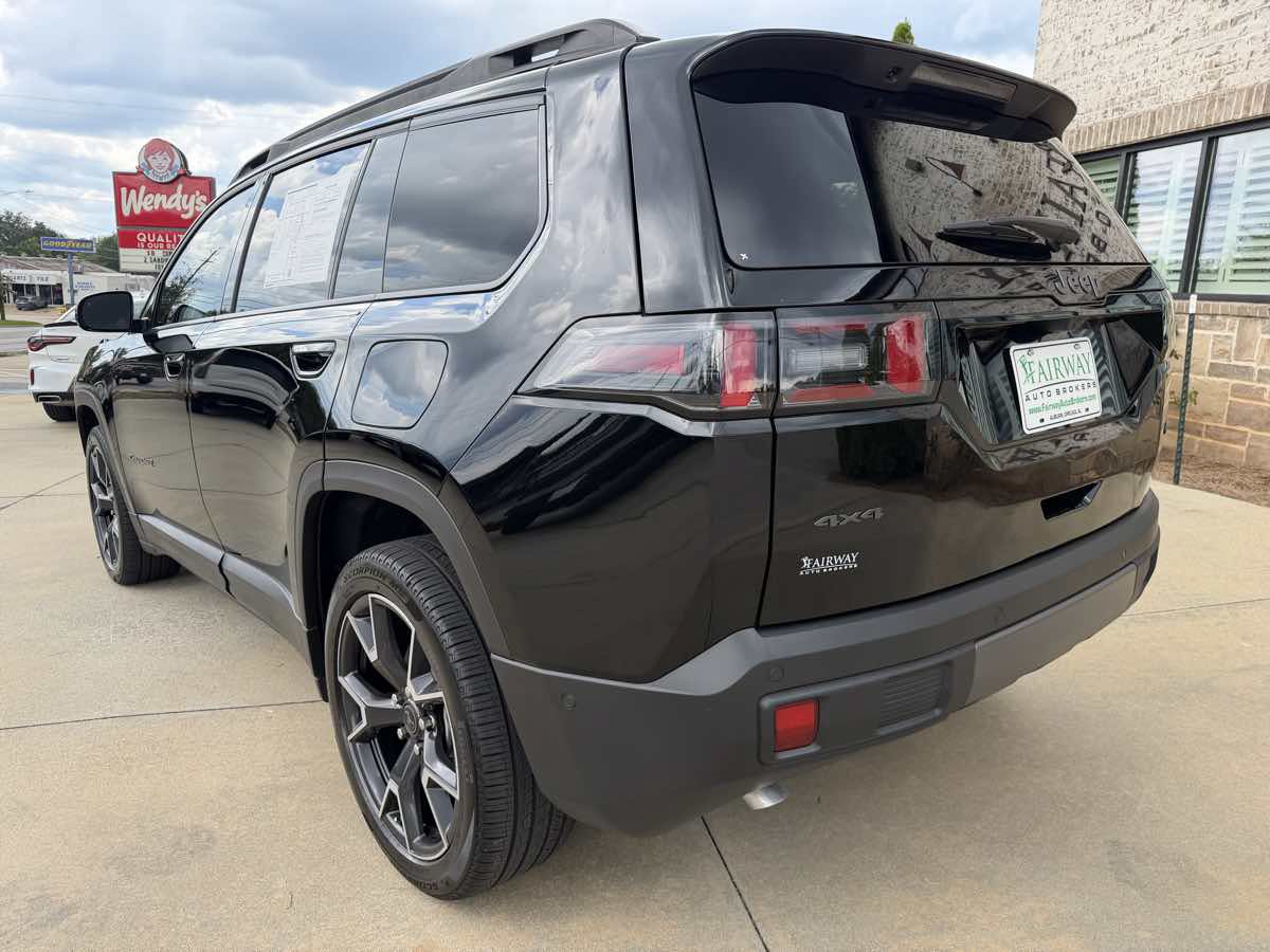 Used 2026 Jeep Cherokee Overland w/ Trailer Tow Group AWD/4WD image 8