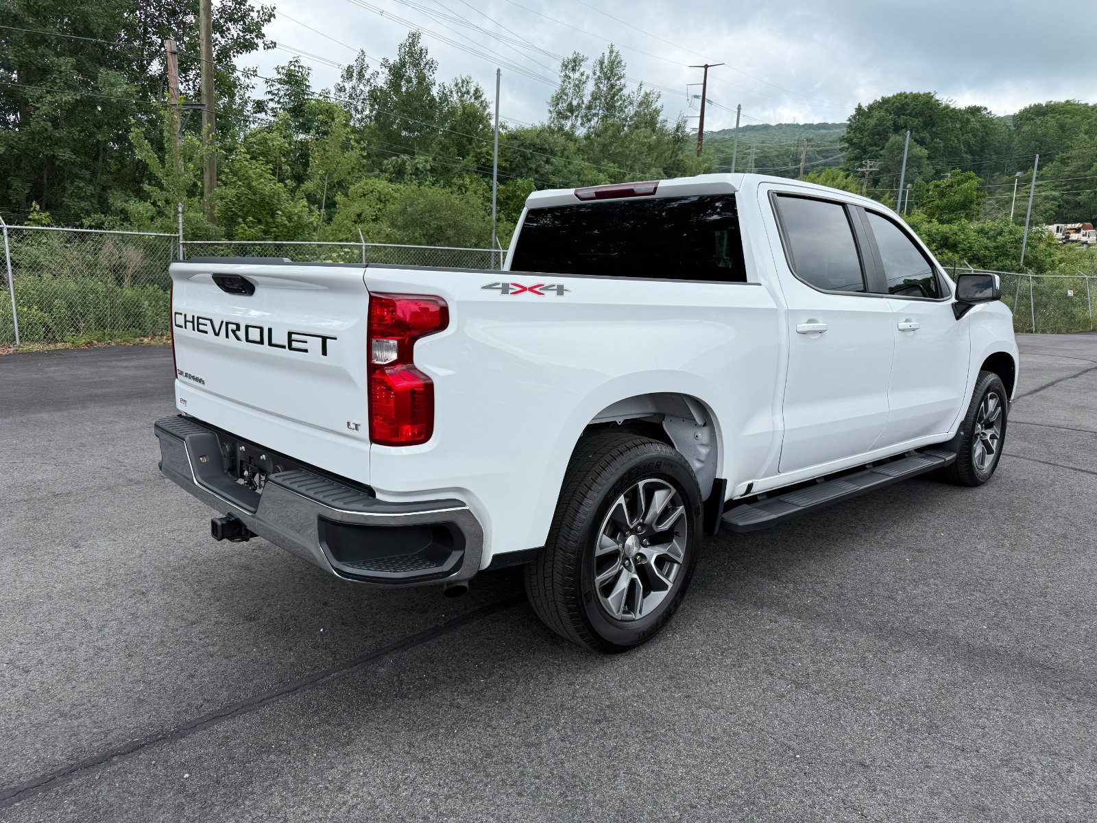 Used 2023 Chevrolet Silverado 1500 LT AWD/4WD image 5