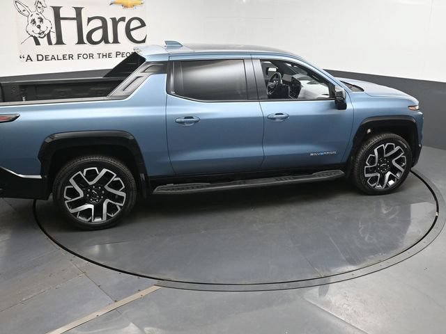 Certified 2025 Chevrolet Silverado EV RST AWD/4WD image 33
