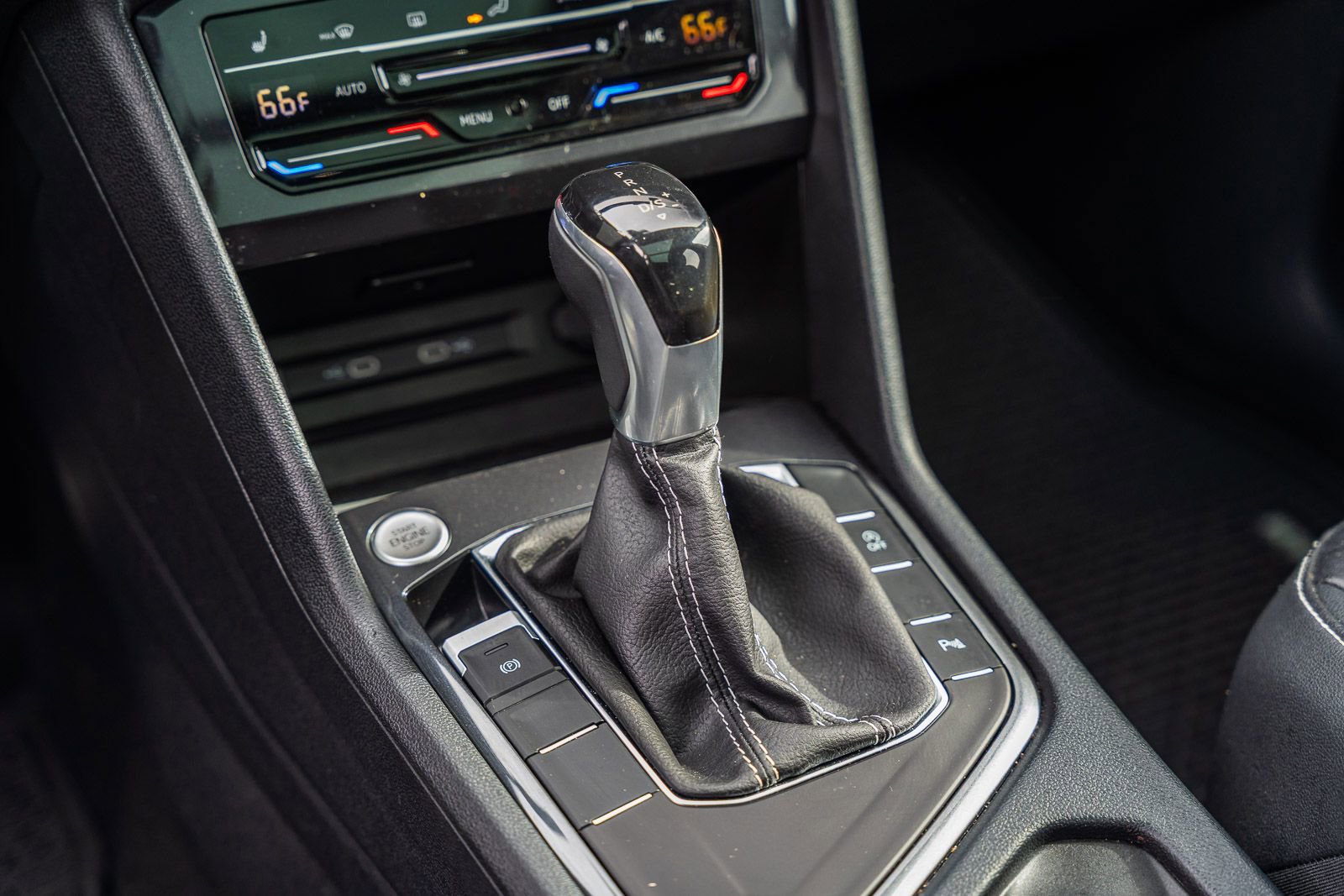 Used 2024 Volkswagen Tiguan SE R-Line image 32