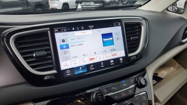 Certified 2024 Chrysler Pacifica Touring-L image 12