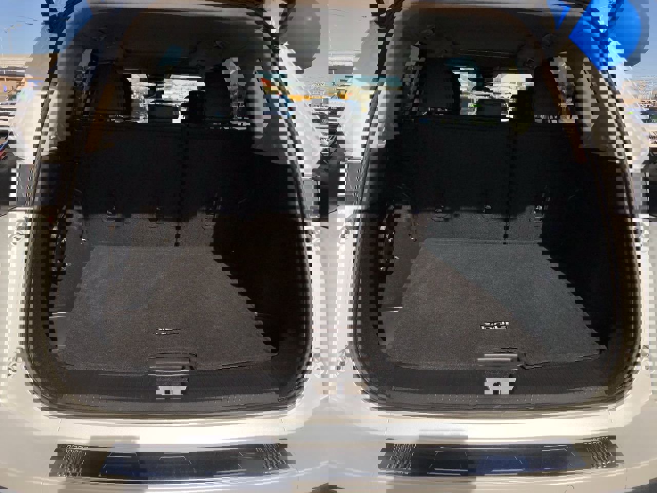 Used 2025 Nissan Rogue SV w/ SV Premium Package image 9