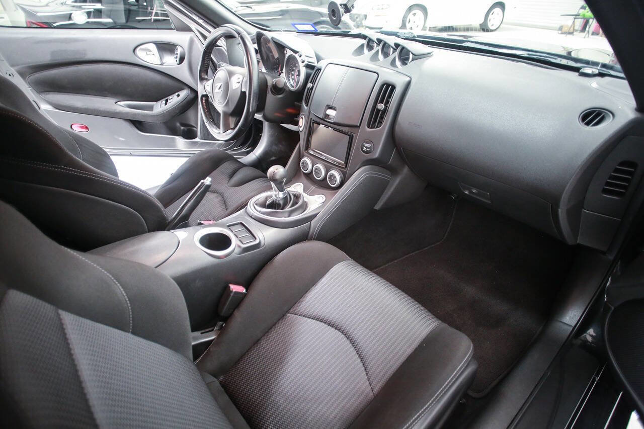 Used 2014 Nissan 370Z Touring w/ Sport Package image 15