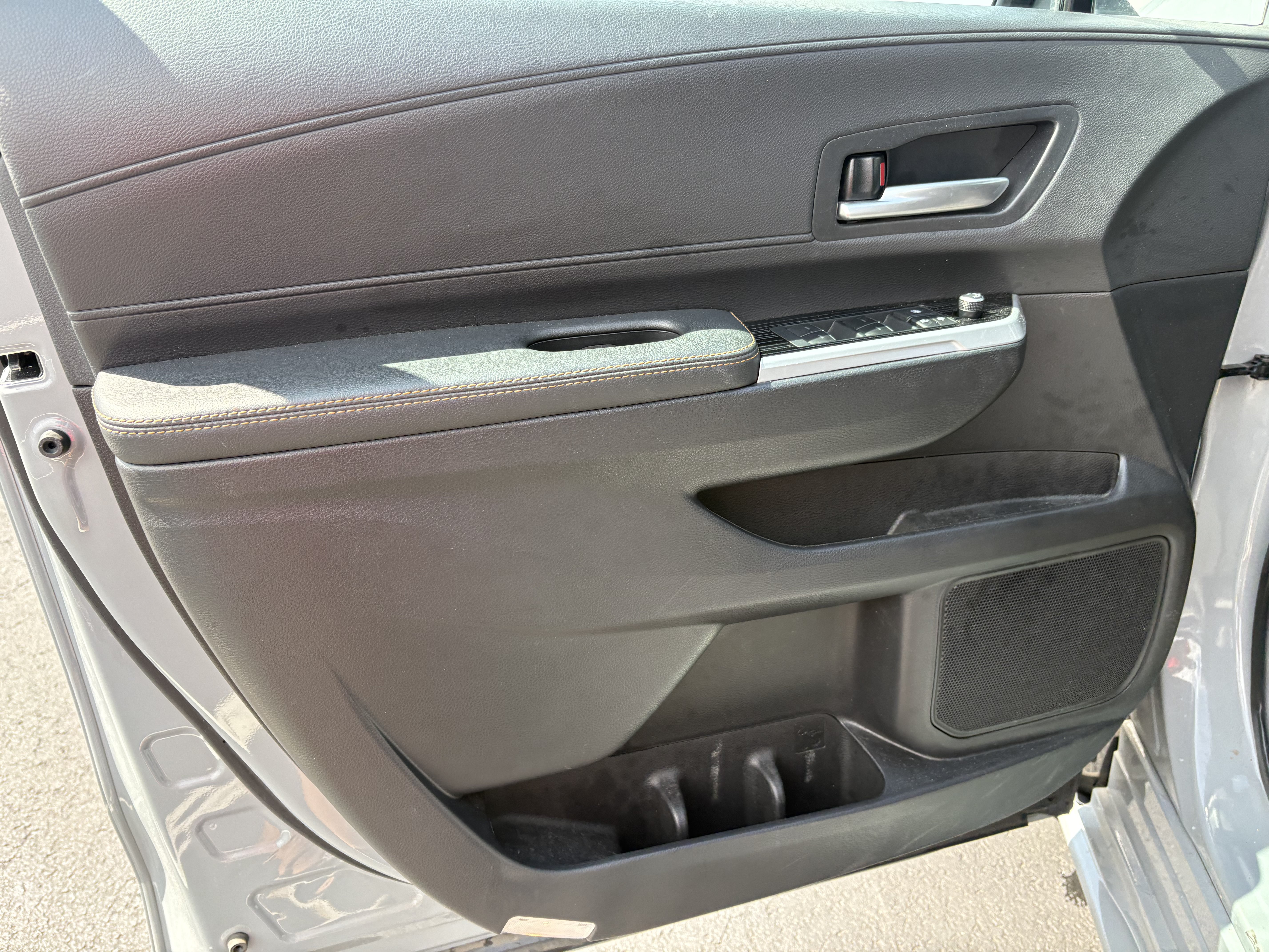 Certified 2025 Toyota Sienna XLE Woodland Edition AWD/4WD image 6