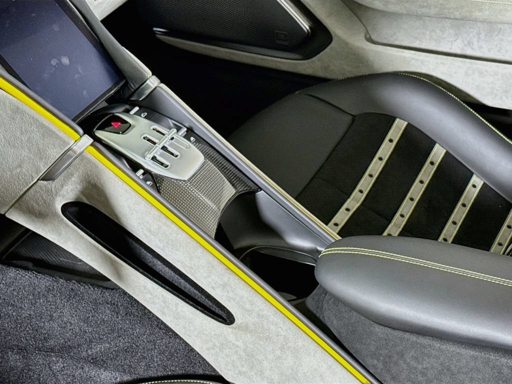 Certified 2024 Ferrari Roma Spider RWD image 17