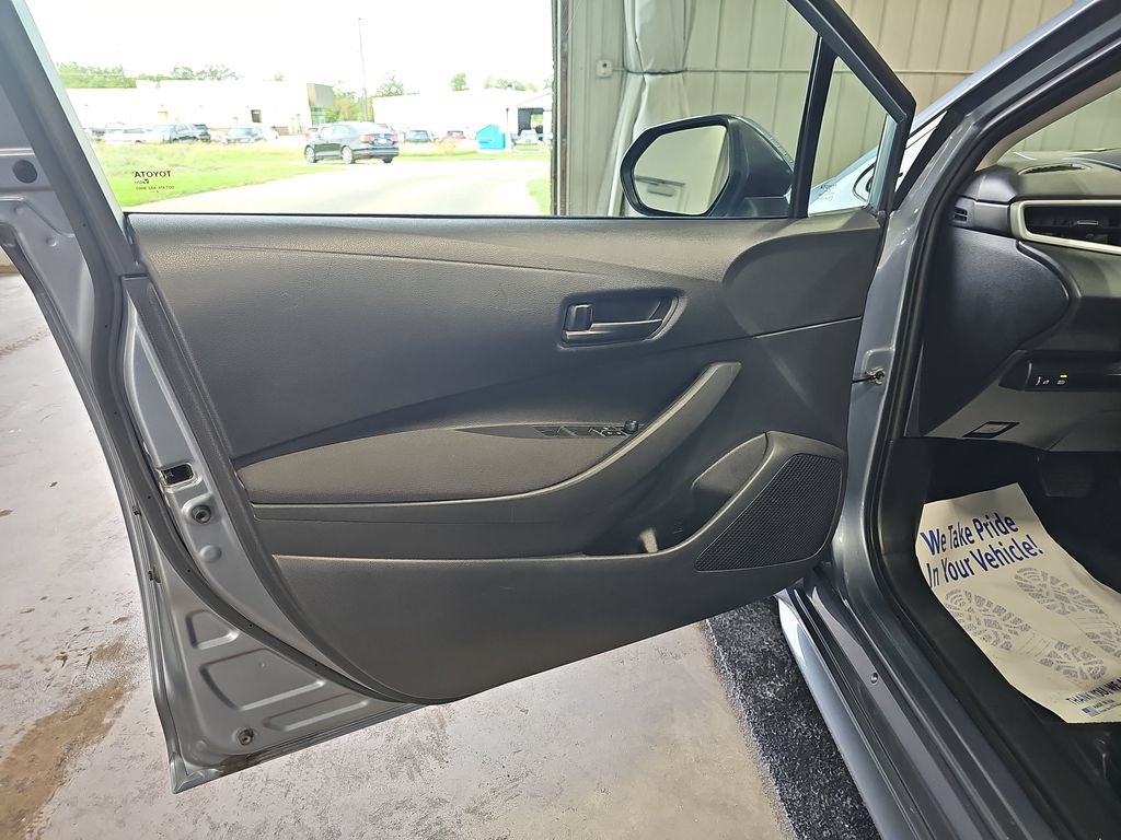 Used 2025 Toyota Corolla LE FWD image 27