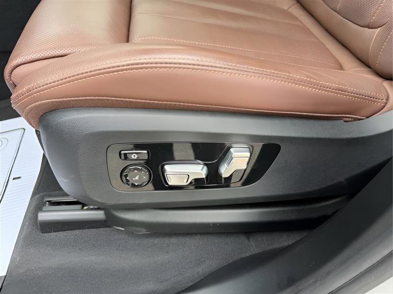 Used 2020 BMW X7 xDrive40i w/ M Sport Package AWD/4WD image 27