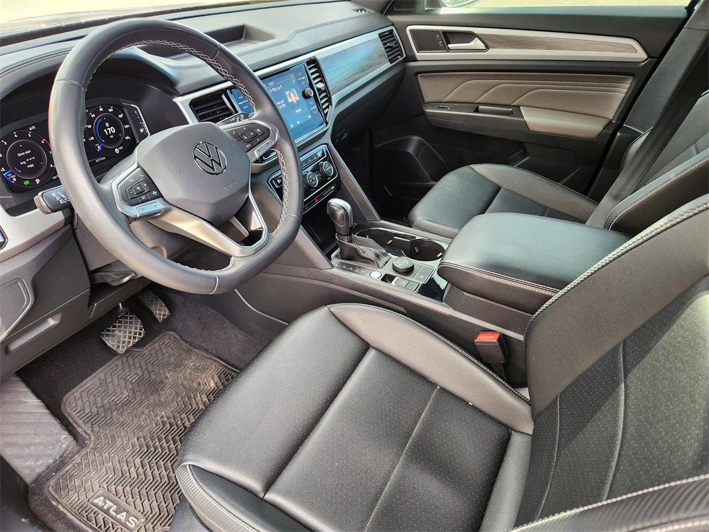 Used 2023 Volkswagen Atlas Cross Sport SE w/ Black Wheel Package image 7
