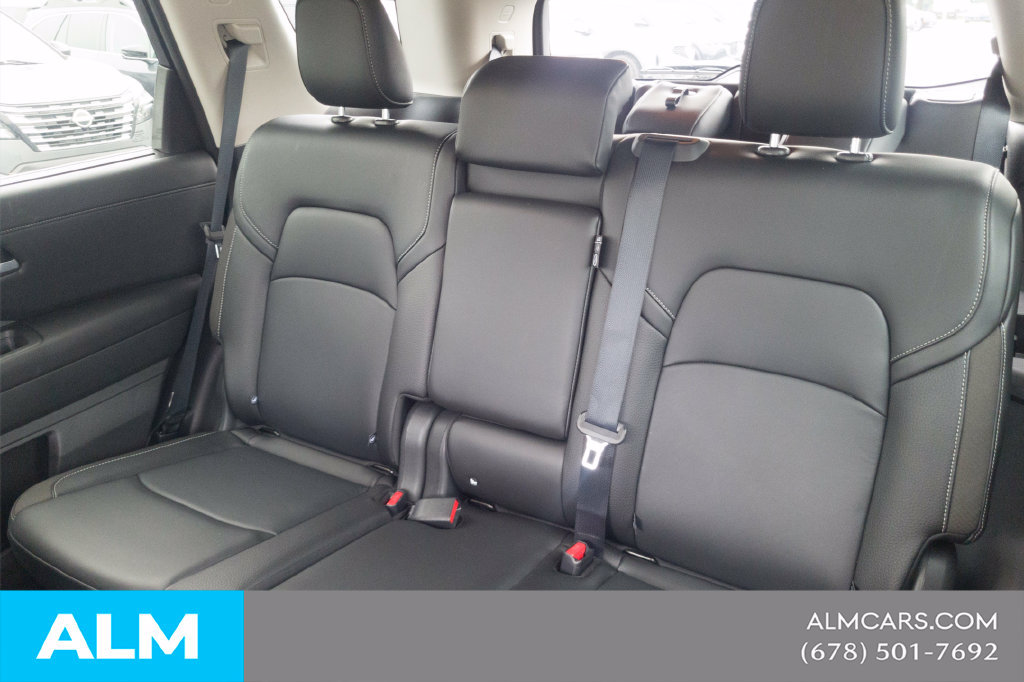 Used 2025 Nissan Pathfinder SL AWD/4WD image 18