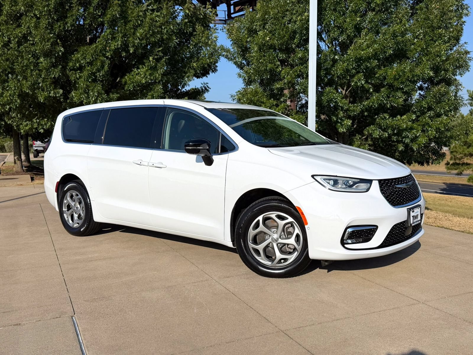 Used 2024 Chrysler Pacifica Limited