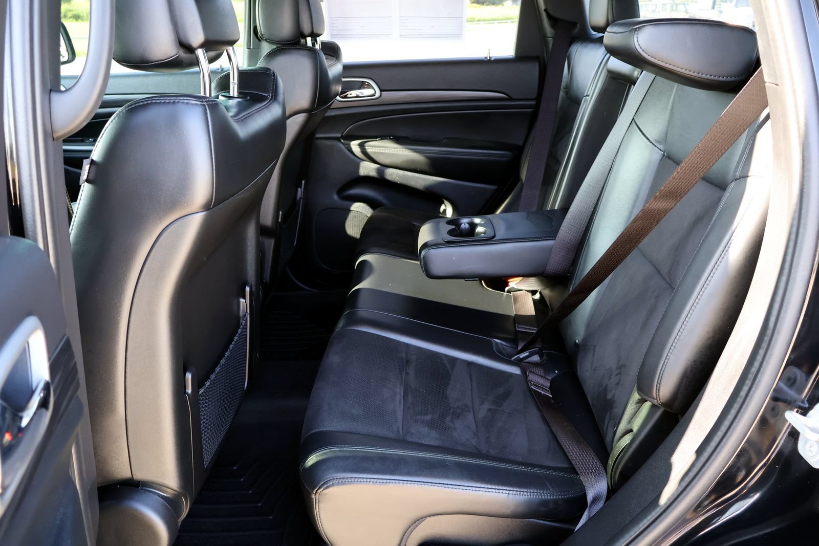 Used 2022 Jeep Grand Cherokee Laredo X AWD/4WD image 14