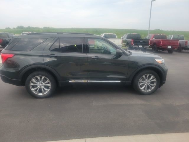 Used 2023 Ford Explorer XLT w/ Equipment Group 202A image 6