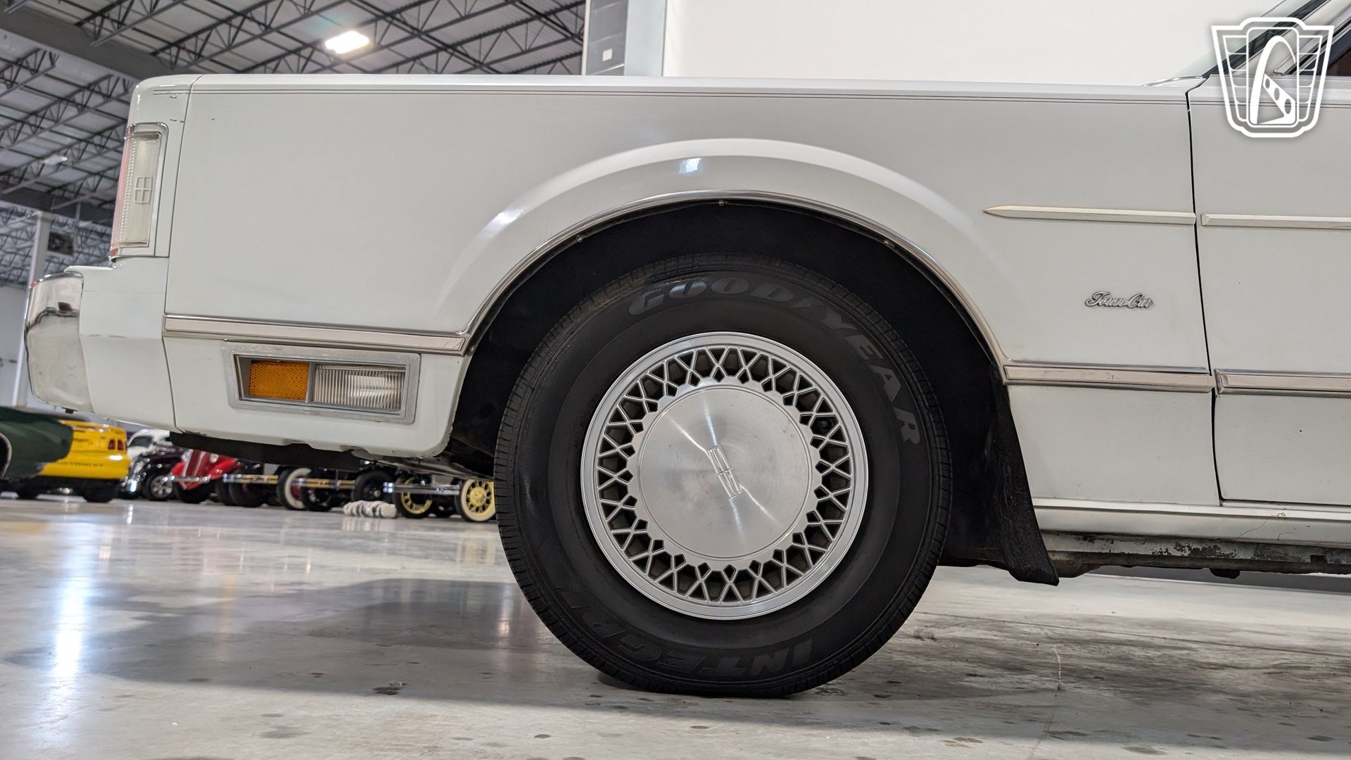 Used 1988 Lincoln Town Car RWD image 25
