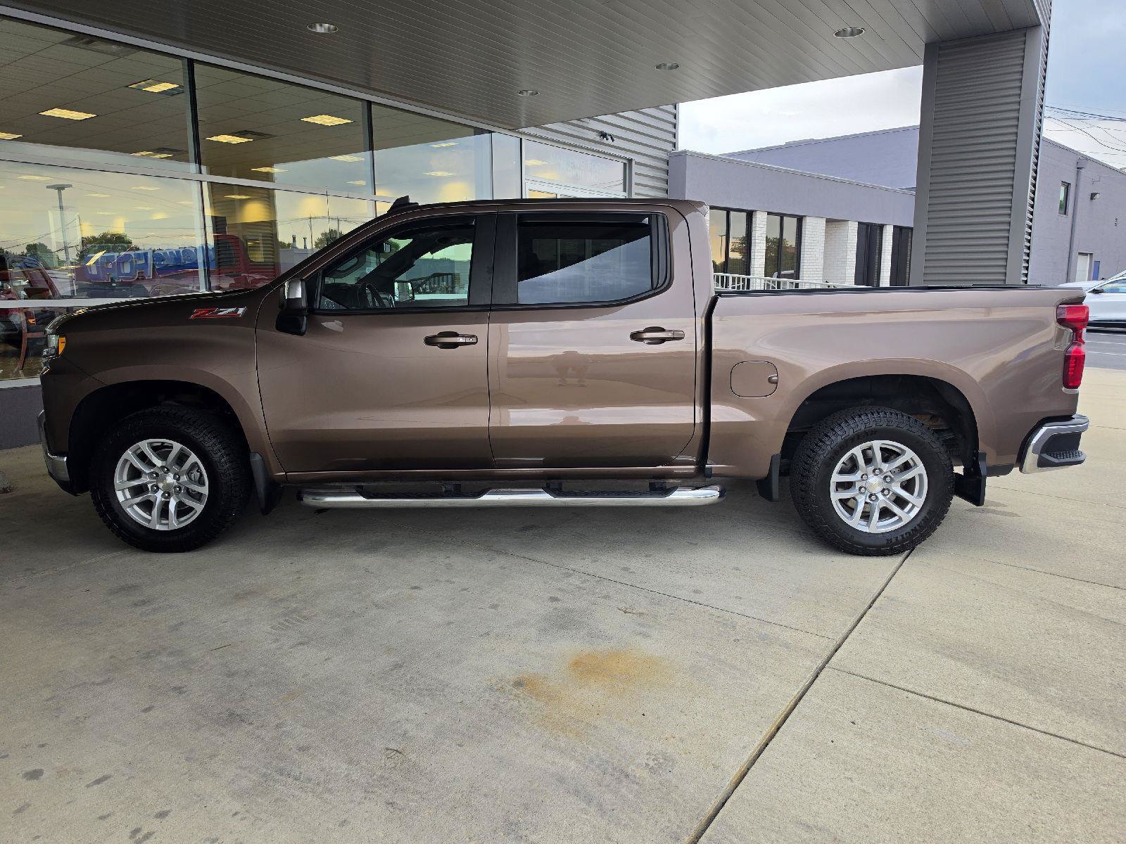 Used 2019 Chevrolet Silverado 1500 LT w/ All-Star Edition AWD/4WD image 2