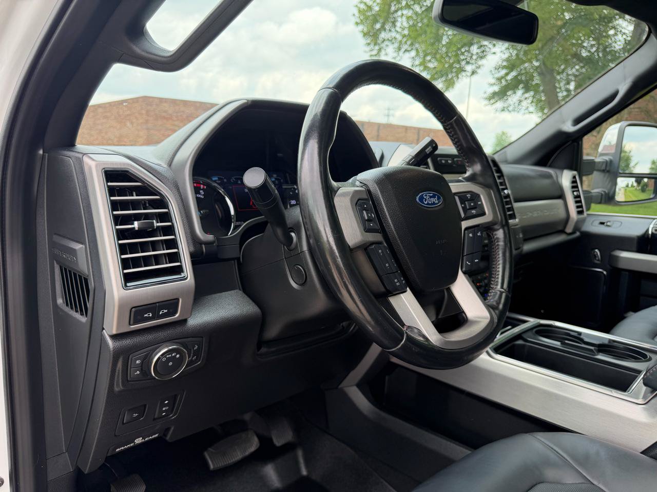 Used 2020 Ford F350 Platinum w/ Tremor Off-Road Package AWD/4WD image 22