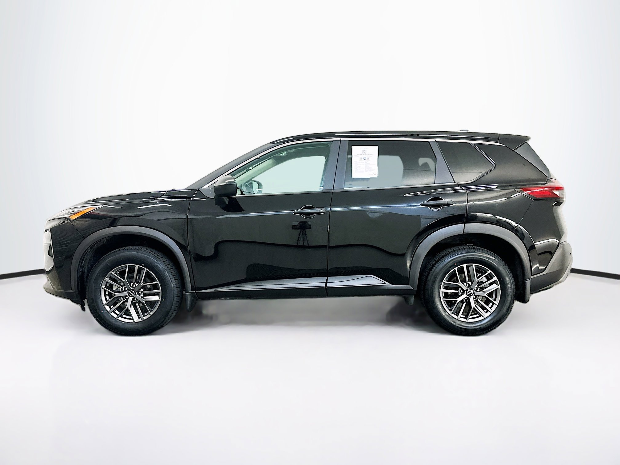 Used 2023 Nissan Rogue S image 4