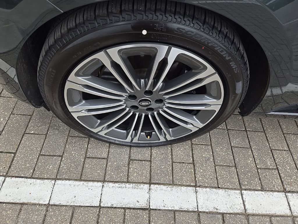 Used 2023 Land Rover Range Rover SE image 10