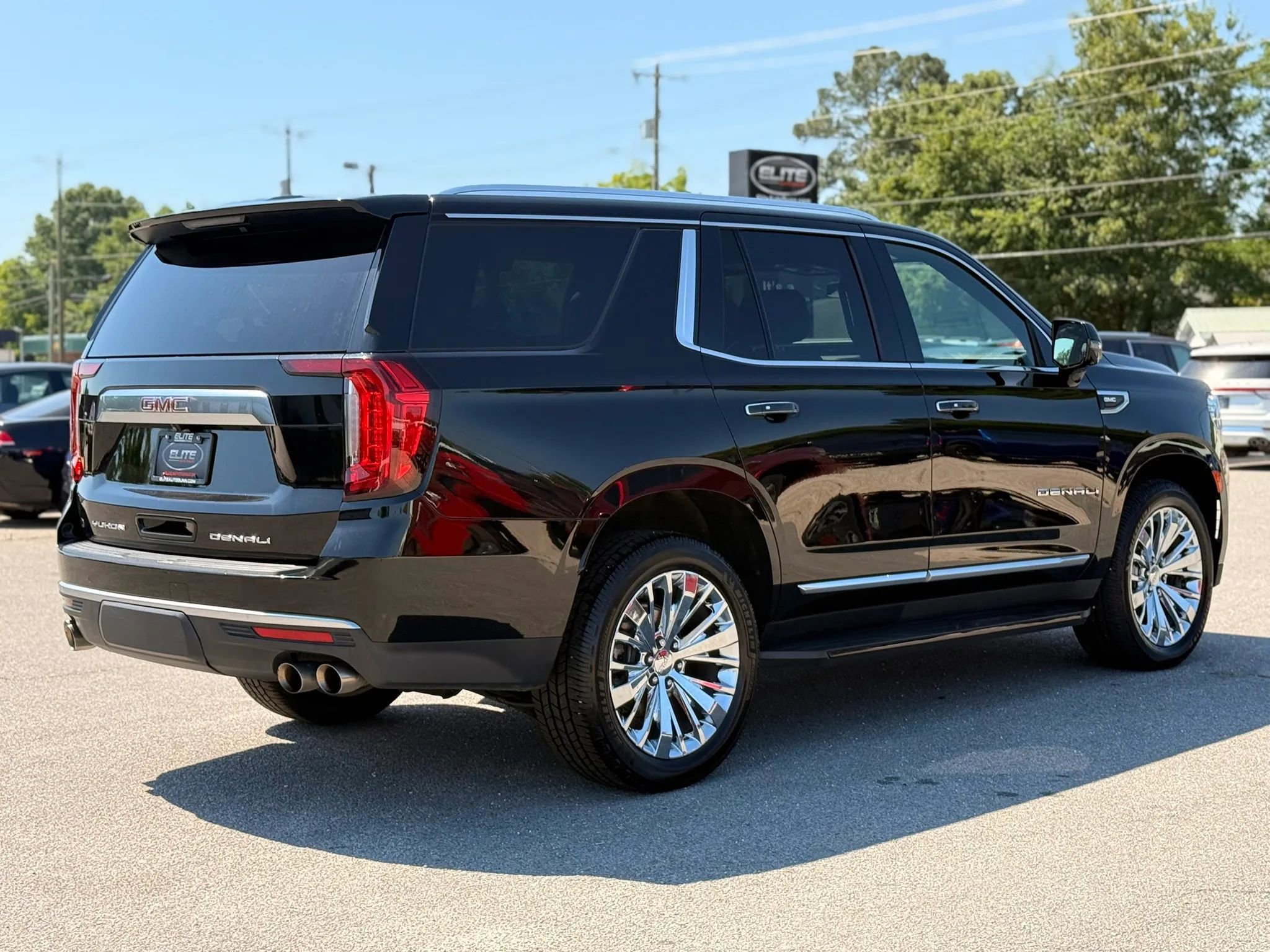Used 2021 GMC Yukon Denali AWD/4WD image 9