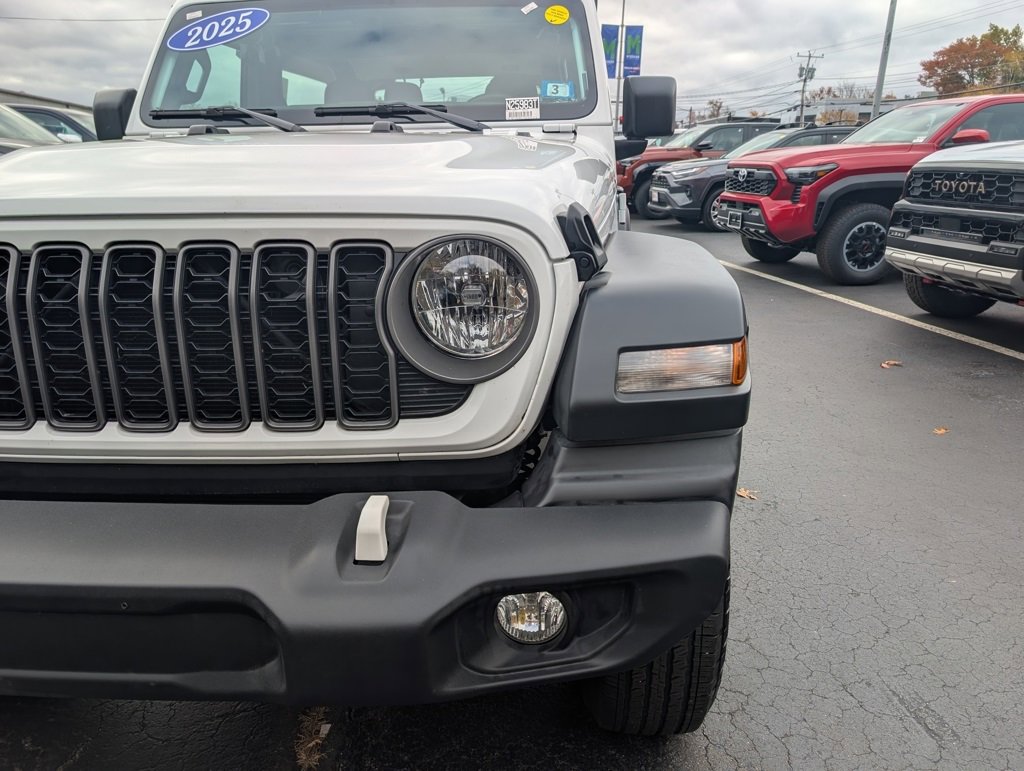 Used 2025 Jeep Wrangler Sport image 13