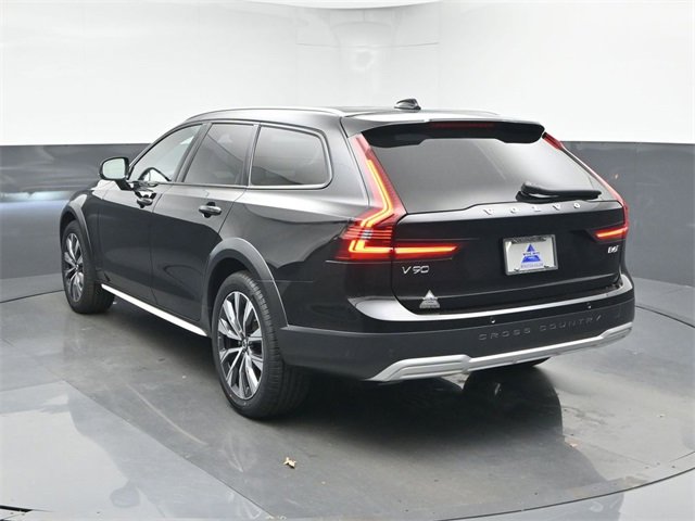 Certified 2024 Volvo V90 B6 Cross Country Plus image 6