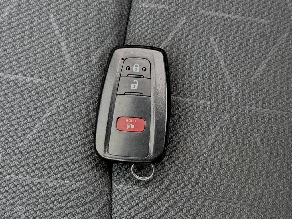 Used 2022 Toyota RAV4 XLE AWD/4WD image 30
