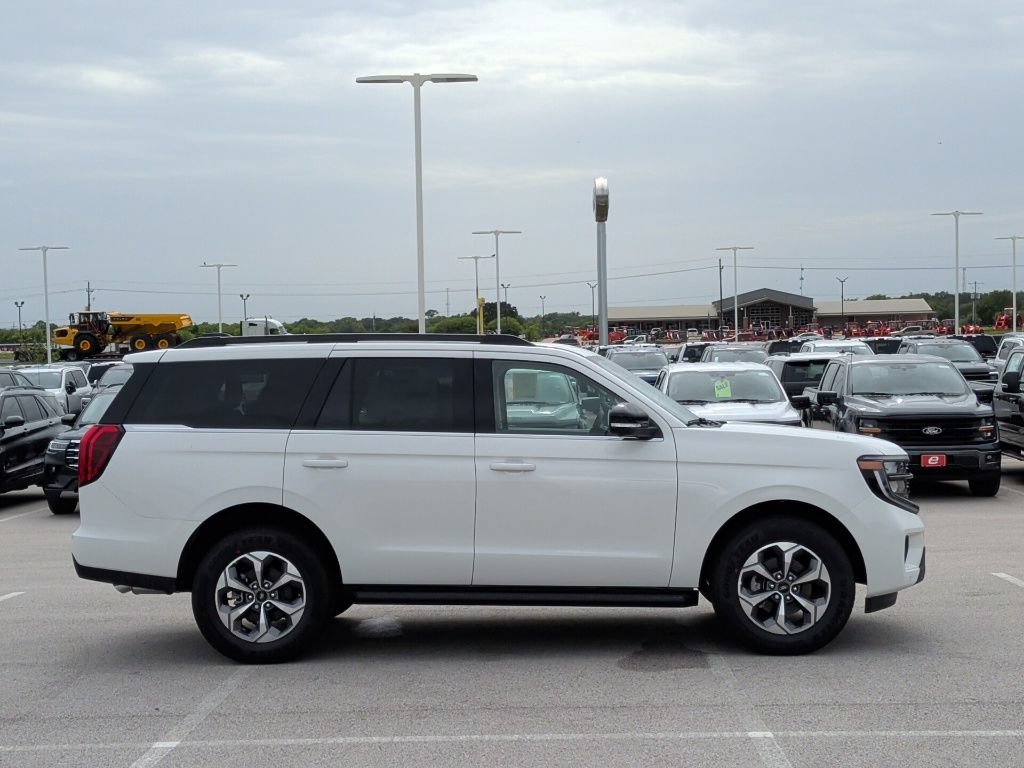New 2027 Ford Expedition Active RWD image 9