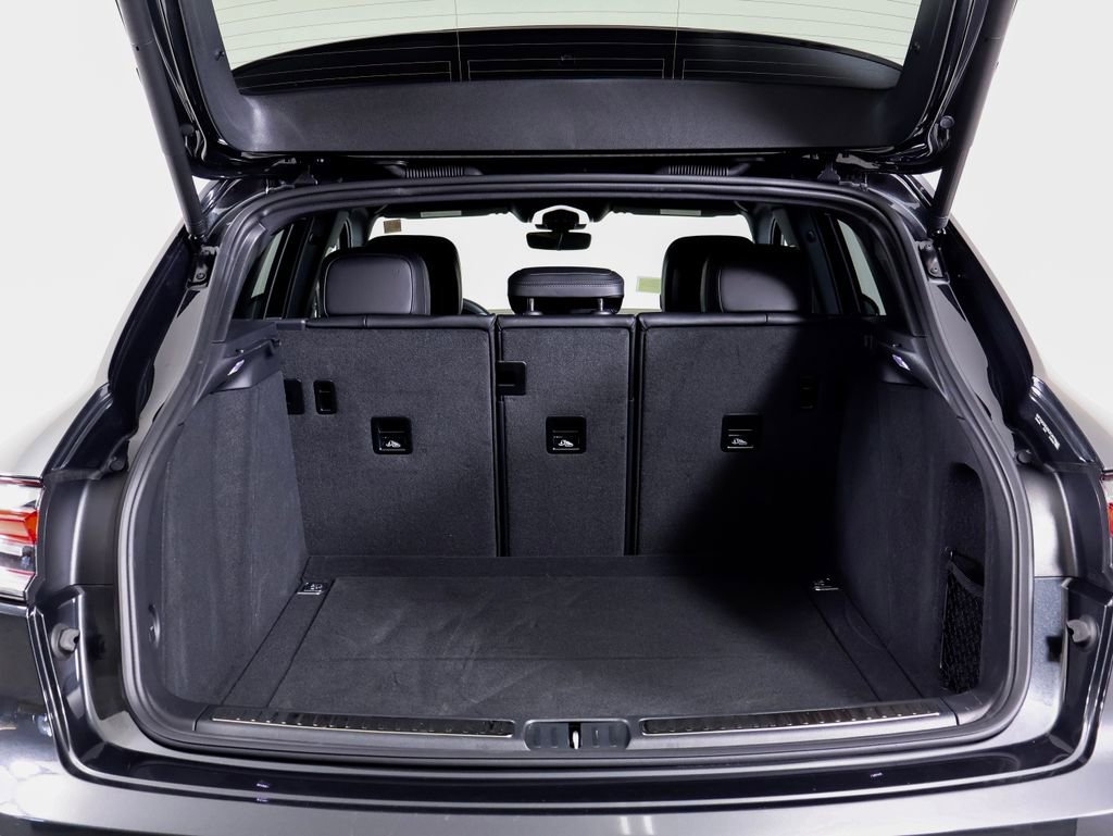 Certified 2025 Porsche Macan AWD/4WD image 13
