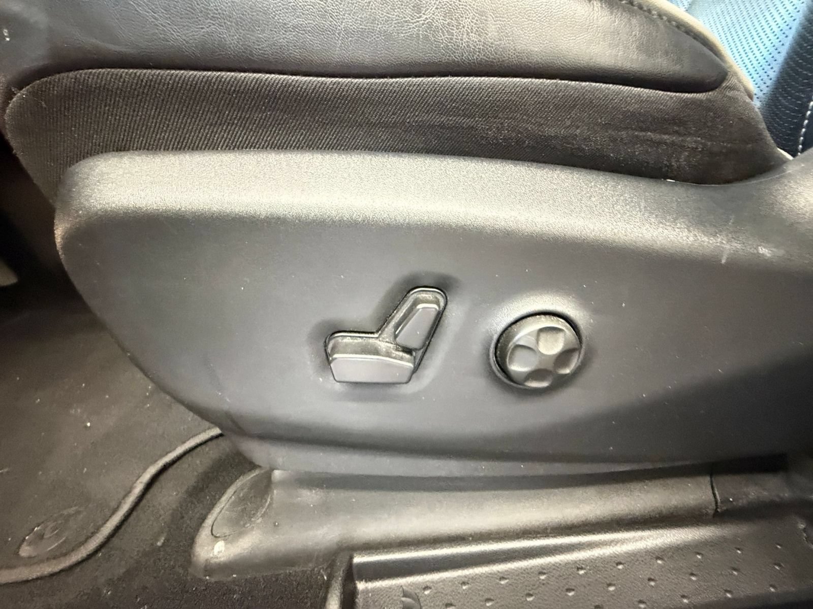 Used 2025 Chrysler Pacifica Limited FWD image 21