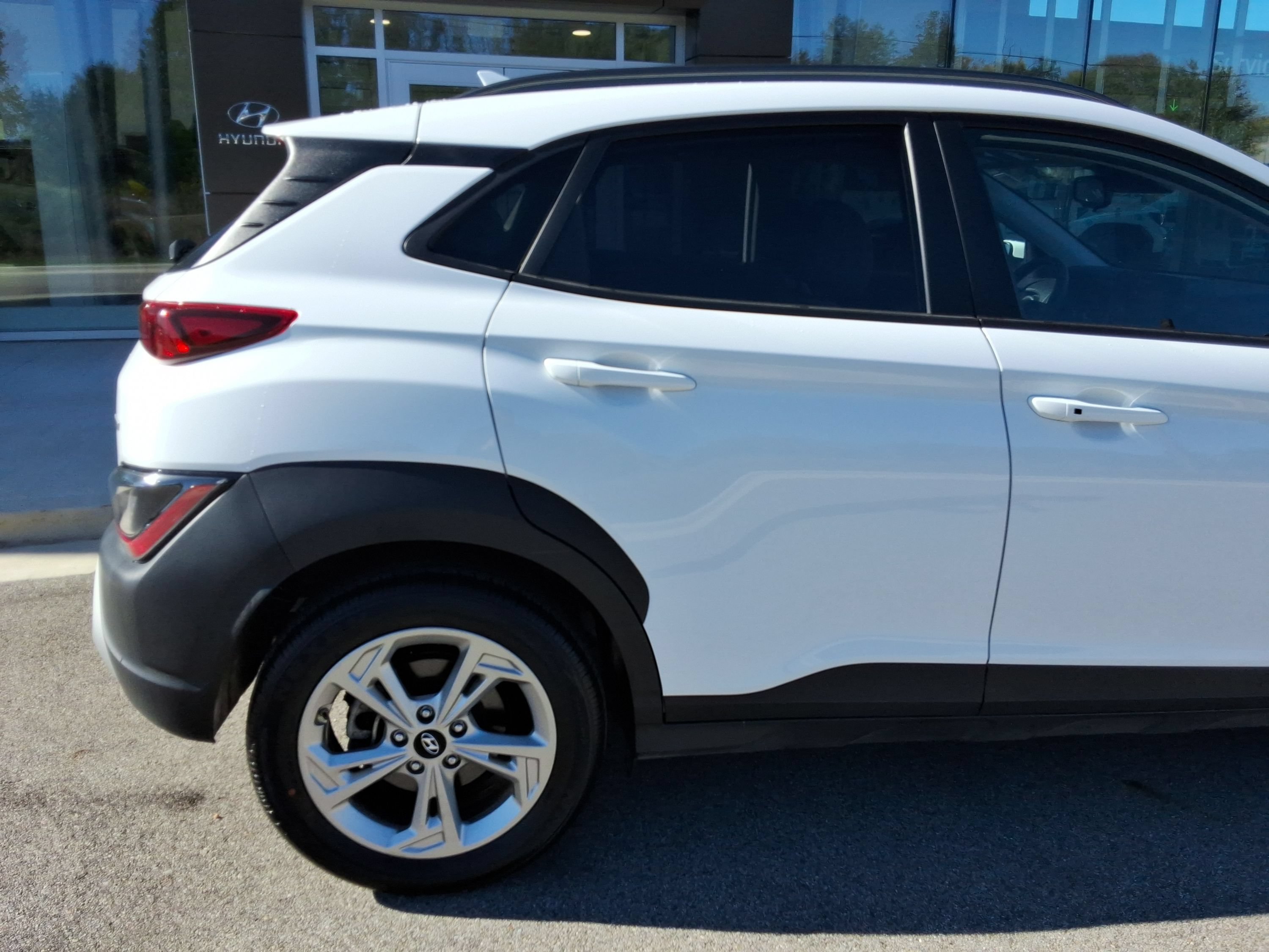 Used 2023 Hyundai Kona SEL AWD/4WD image 14