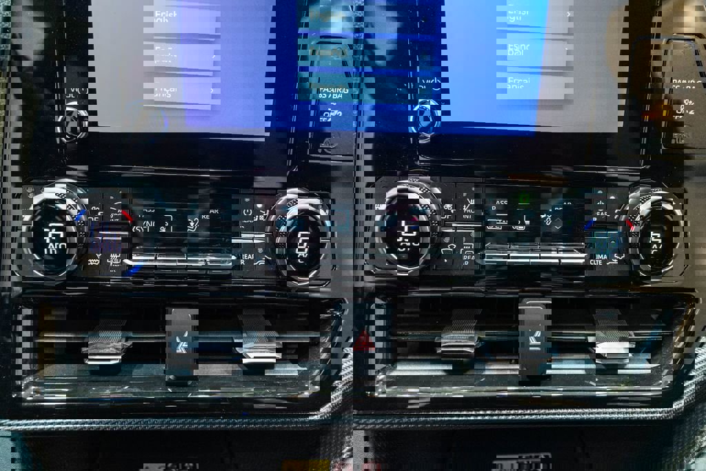 Certified 2025 Toyota Highlander XSE image 22