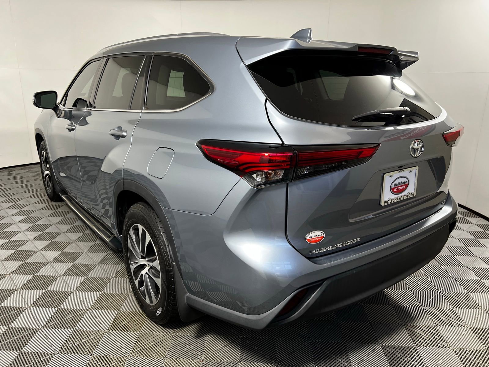 Used 2021 Toyota Highlander XLE FWD image 7