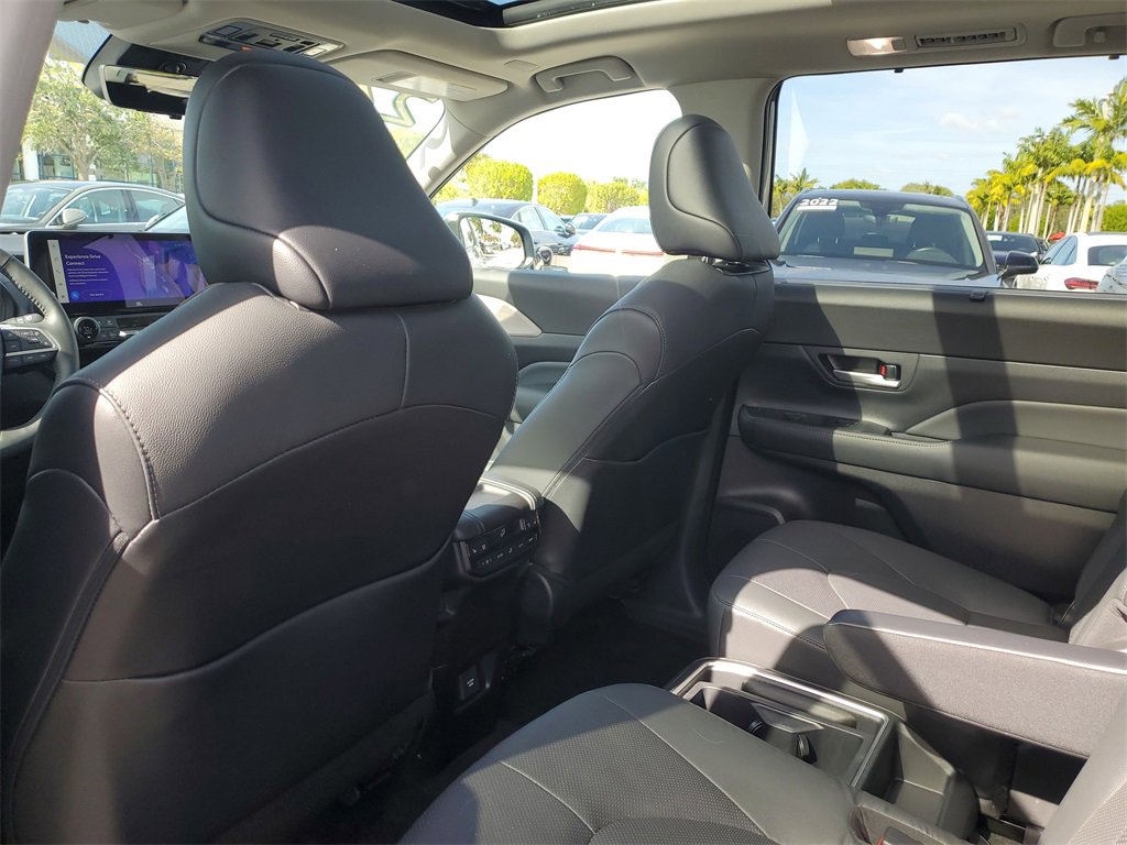Used 2024 Toyota Grand Highlander Platinum image 26