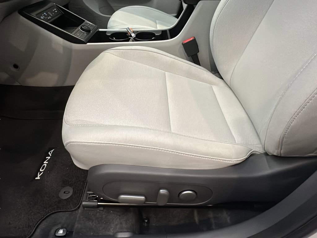 Certified 2025 Hyundai Kona SEL image 10
