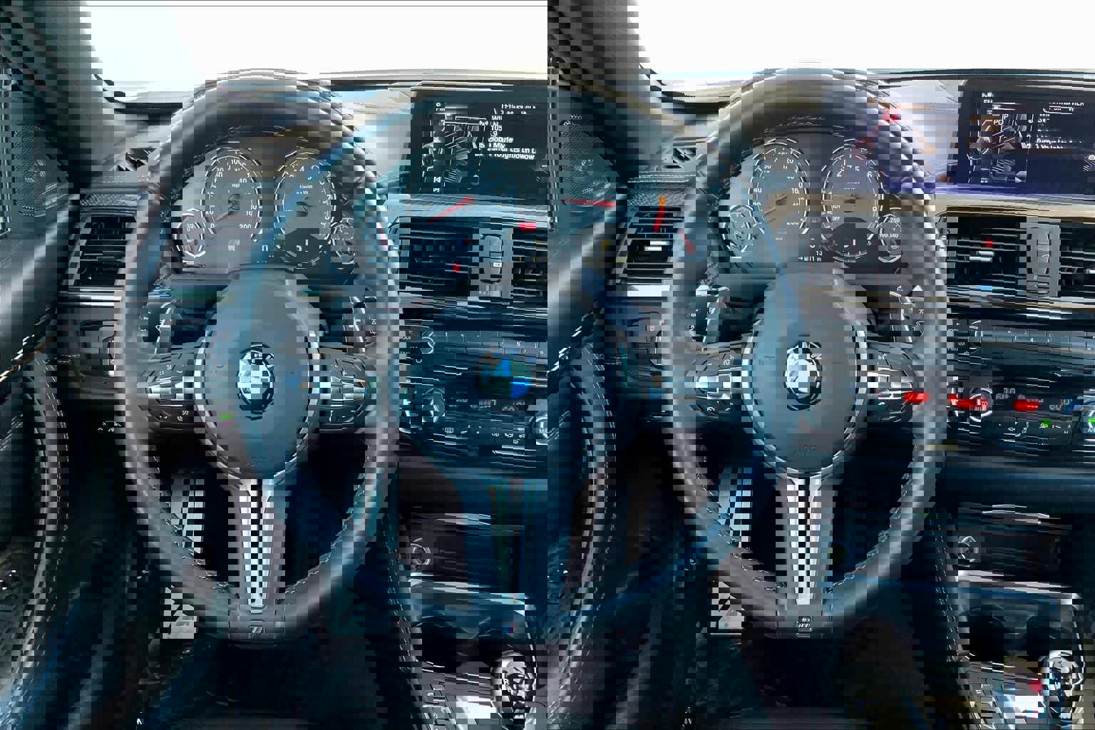 Used 2015 BMW M4 Convertible image 5