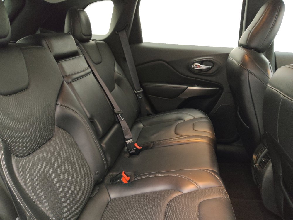Used 2019 Jeep Cherokee Limited FWD image 19