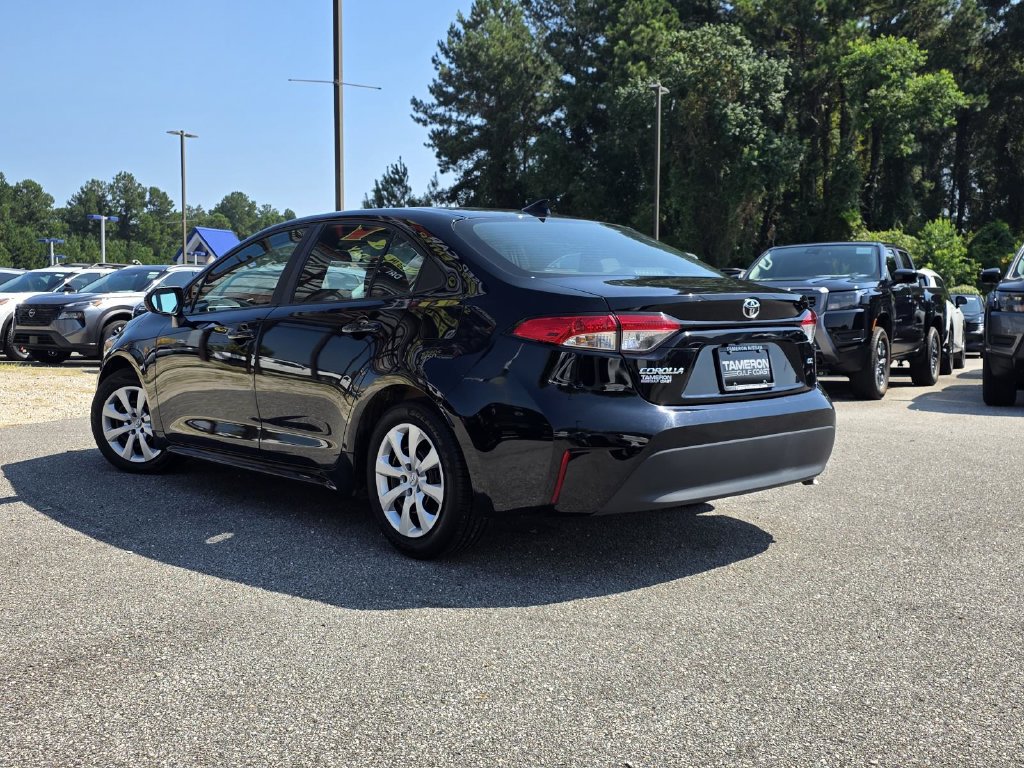 Used 2025 Toyota Corolla LE FWD image 4