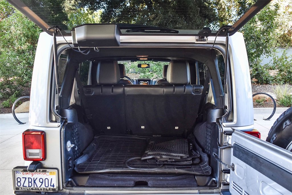 Used 2015 Jeep Wrangler Unlimited Sahara image 24