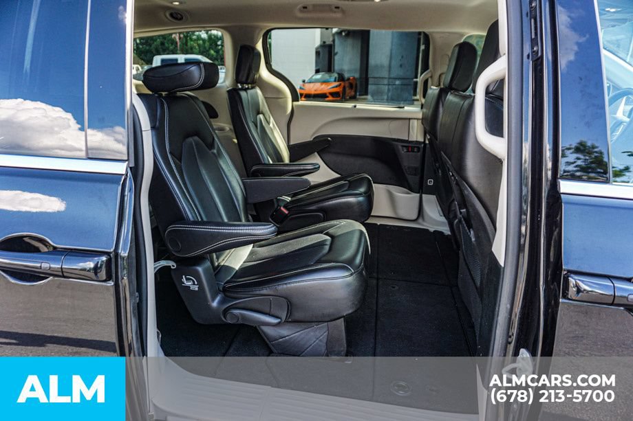 Used 2023 Chrysler Pacifica Touring-L FWD image 23