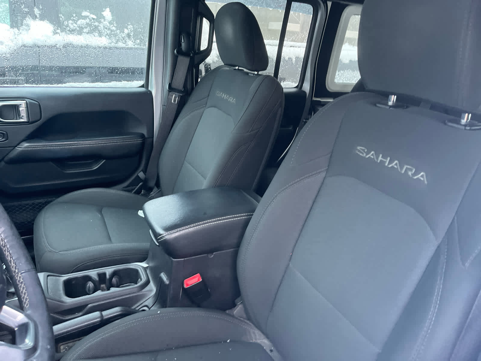 Used 2018 Jeep Wrangler Unlimited Sahara image 3