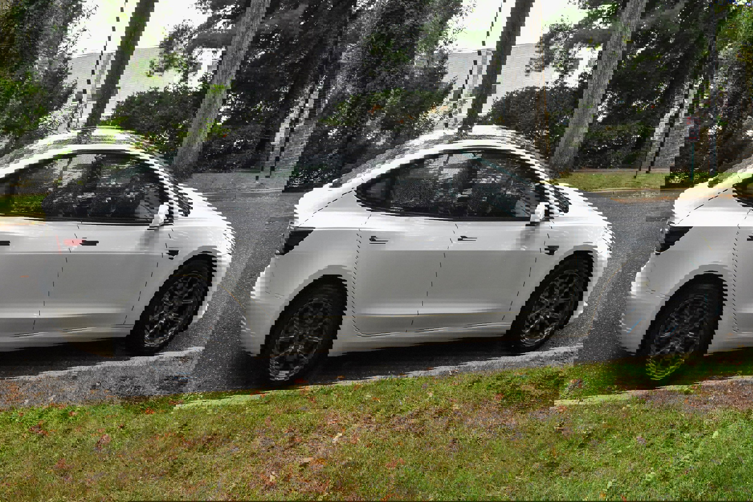 Used 2023 Tesla Model 3 Standard Range image 9