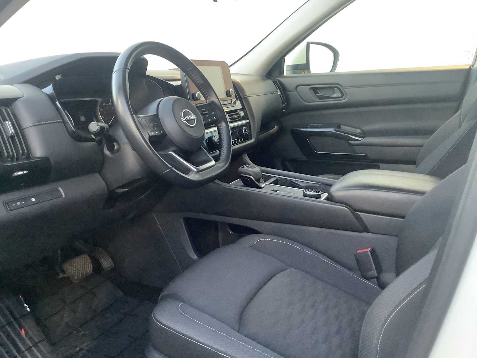 Used 2024 Nissan Pathfinder SV AWD/4WD image 3