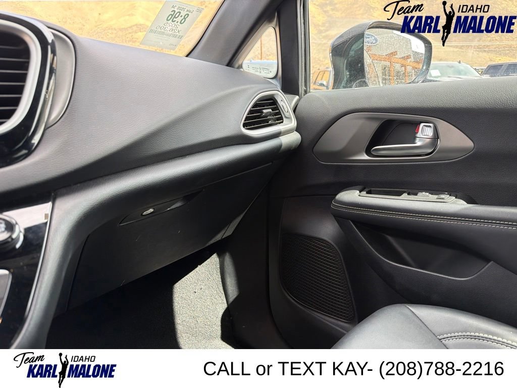 Used 2025 Chrysler Pacifica Select FWD image 27