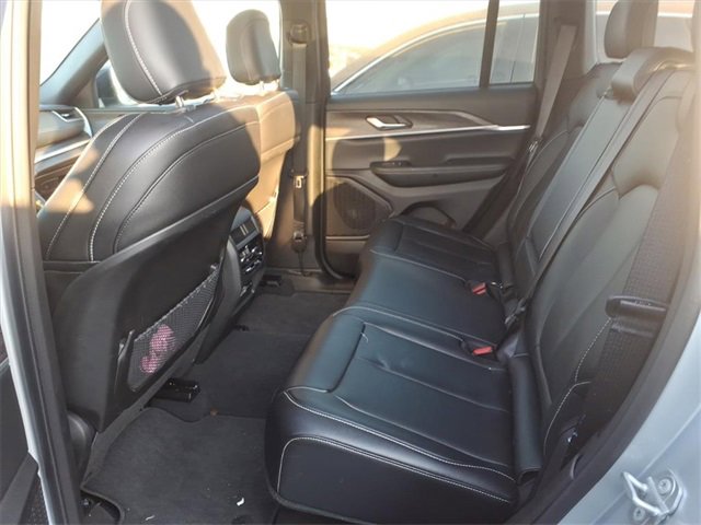 Used 2025 Jeep Grand Cherokee Limited image 14