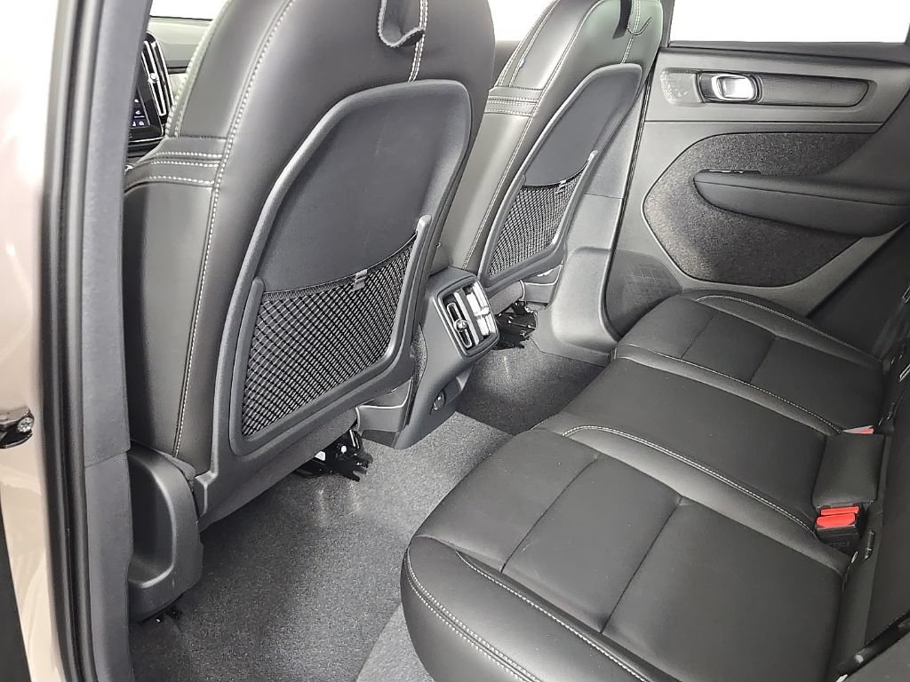 Certified 2024 Volvo XC40 B5 Core AWD/4WD image 17