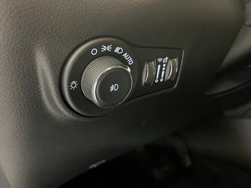 Used 2022 Jeep Compass Limited w/ Elite Group image 14