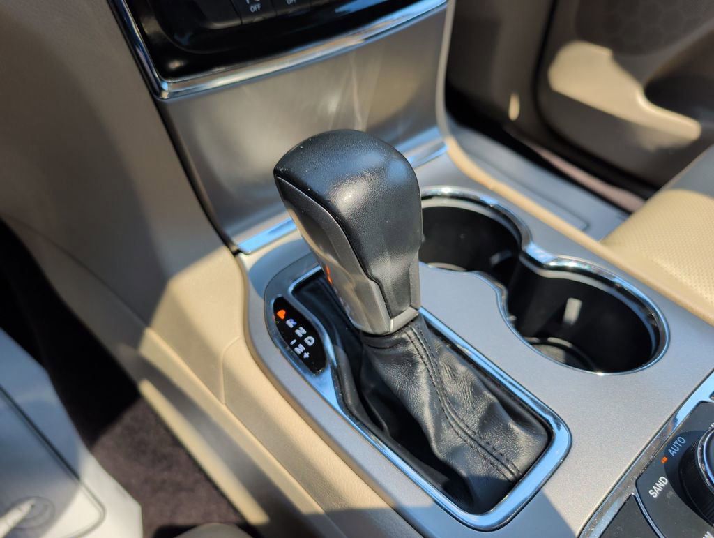 Used 2019 Jeep Grand Cherokee Limited w/ Luxury Group II AWD/4WD image 17