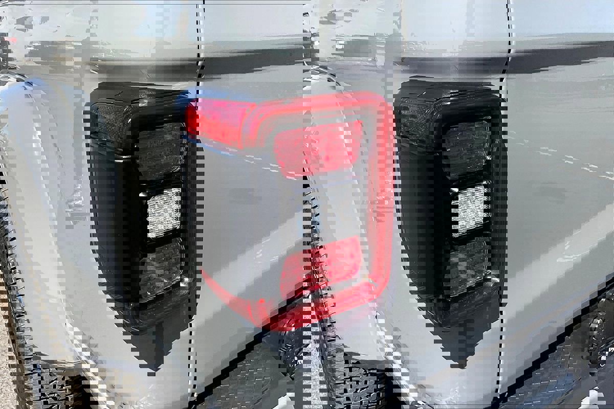 Used 2023 Jeep Gladiator Overland image 8