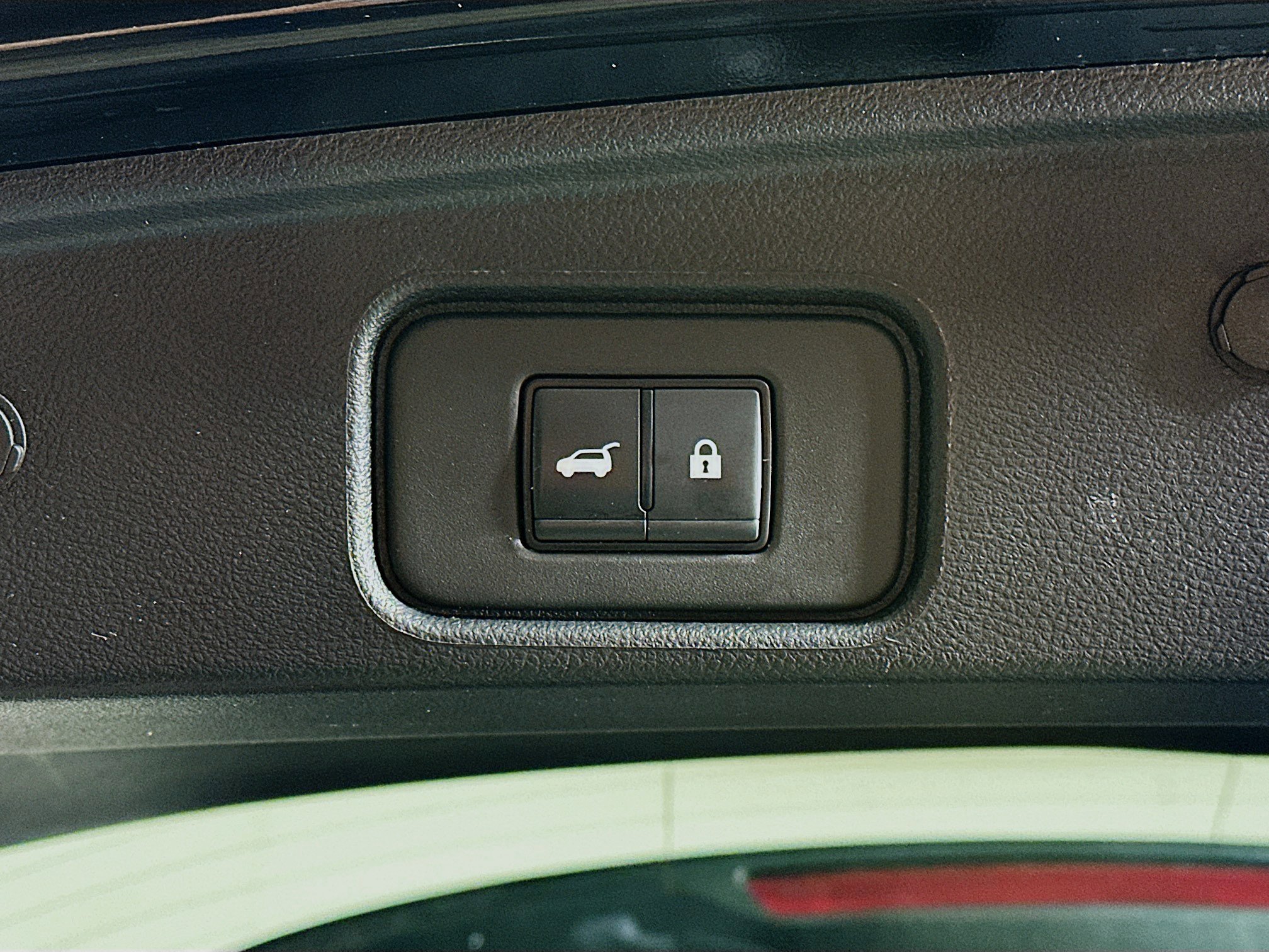 Used 2025 Nissan Pathfinder SV image 30